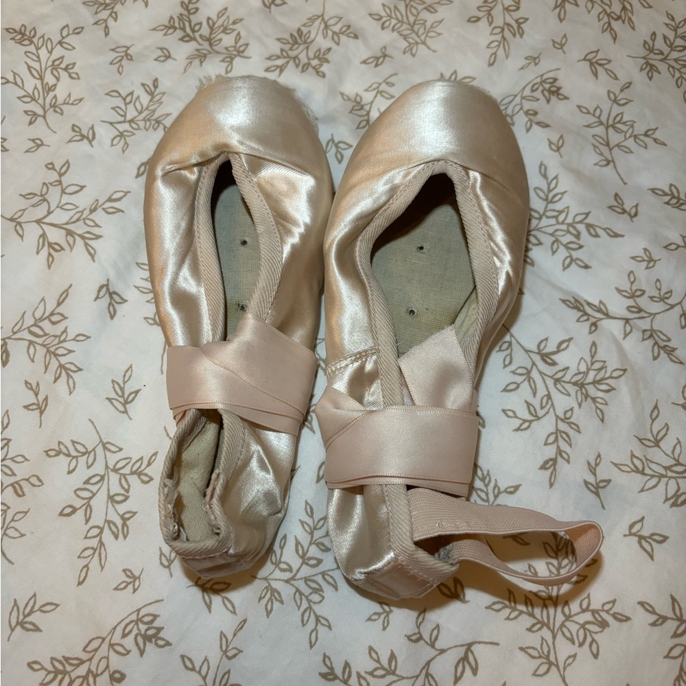 Used Russian Pointe pointe shoes